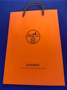 Hermes 💯% Authentic iconic luxury paper shopping bag. Like New Ideal for gifting